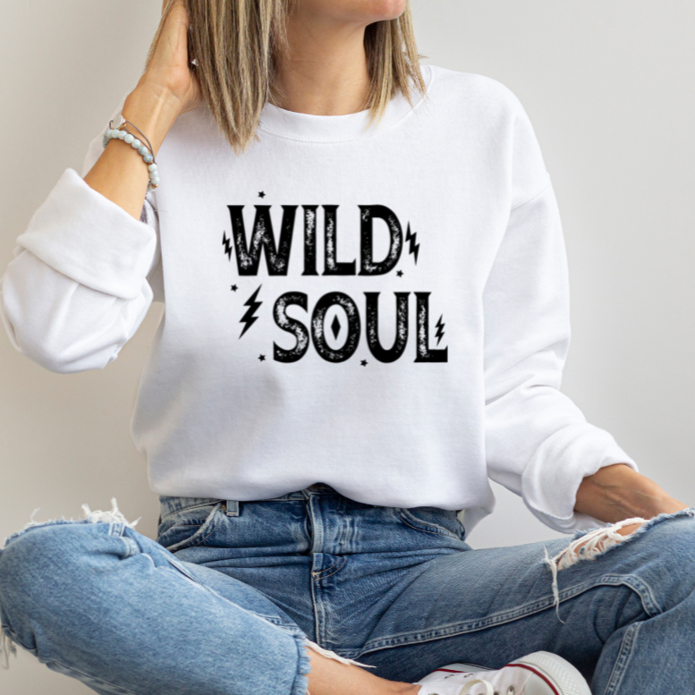 stylischer pulli mit Schrift