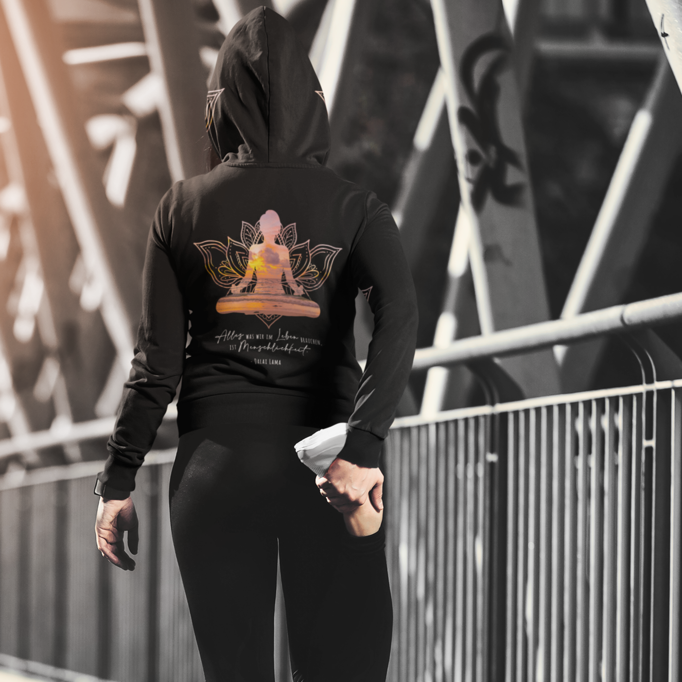 Yoga OM Pose - Bio Zipper Hoodie.